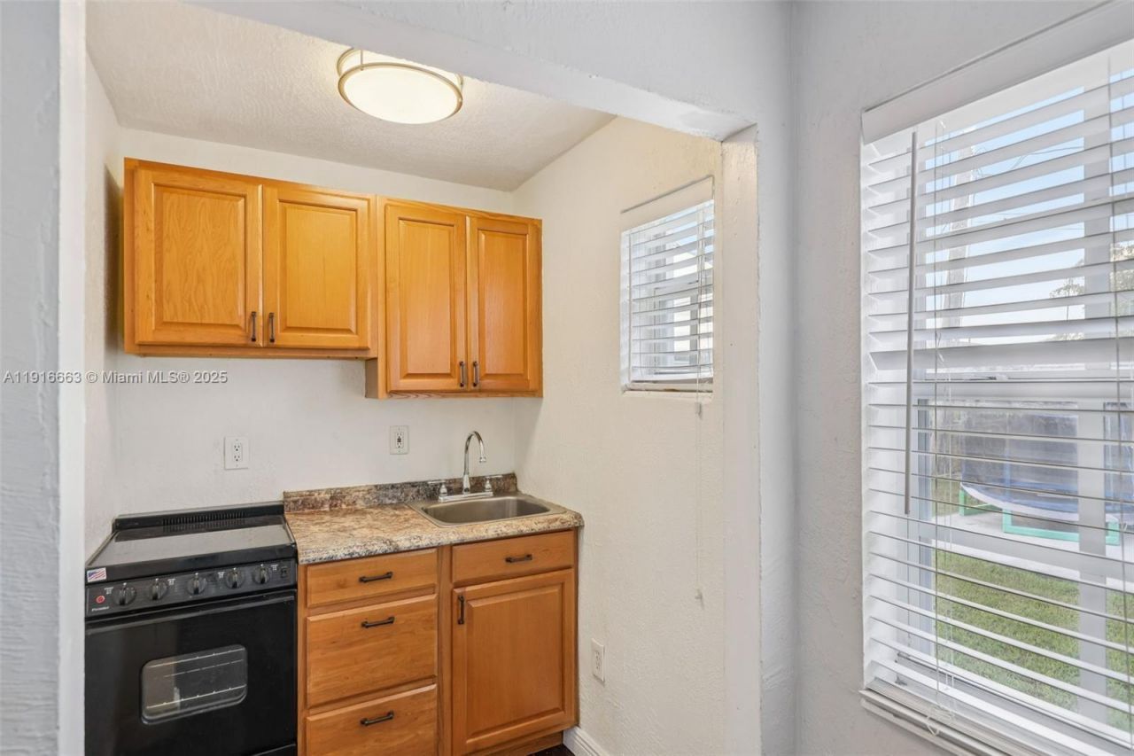 6230 E 2nd Ave, Hialeah, FL 33013 Photo