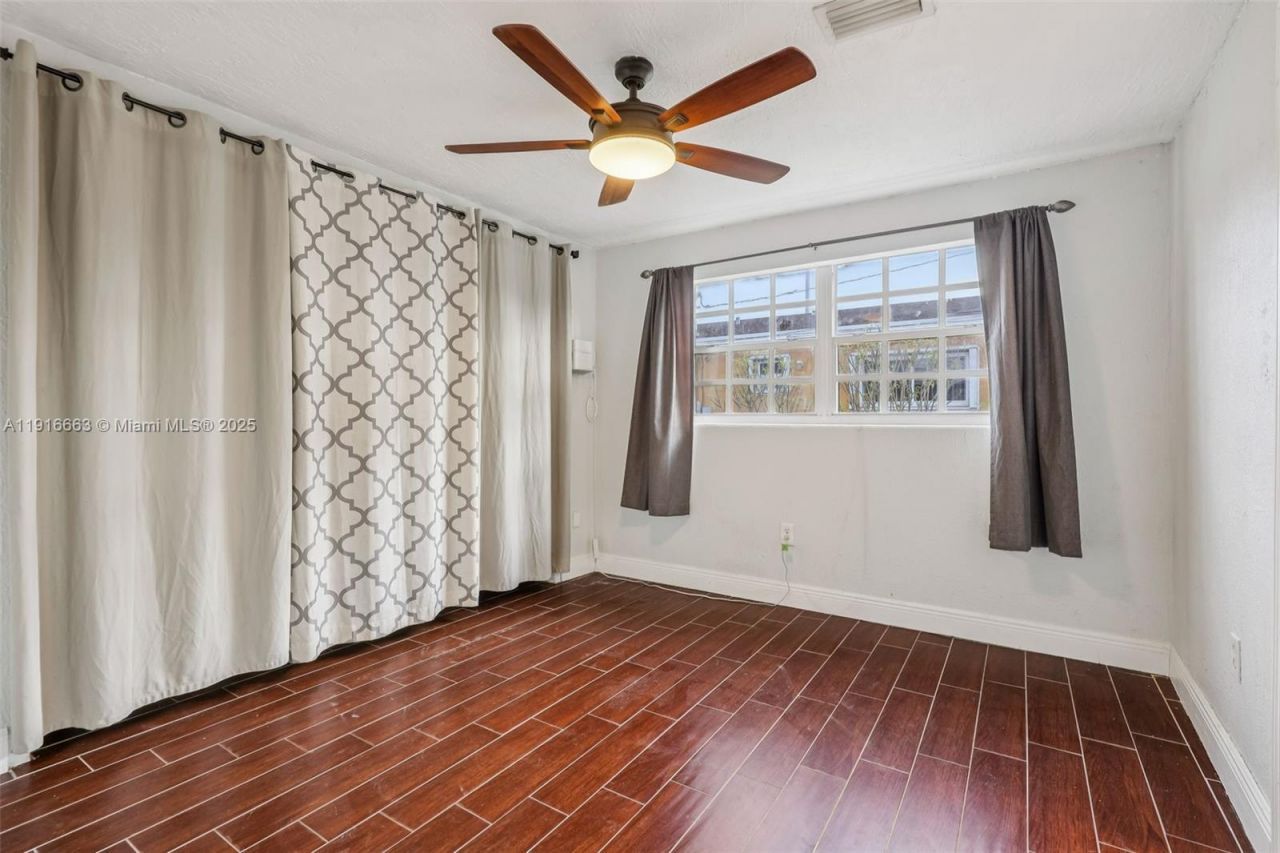 6230 E 2nd Ave, Hialeah, FL 33013 Photo