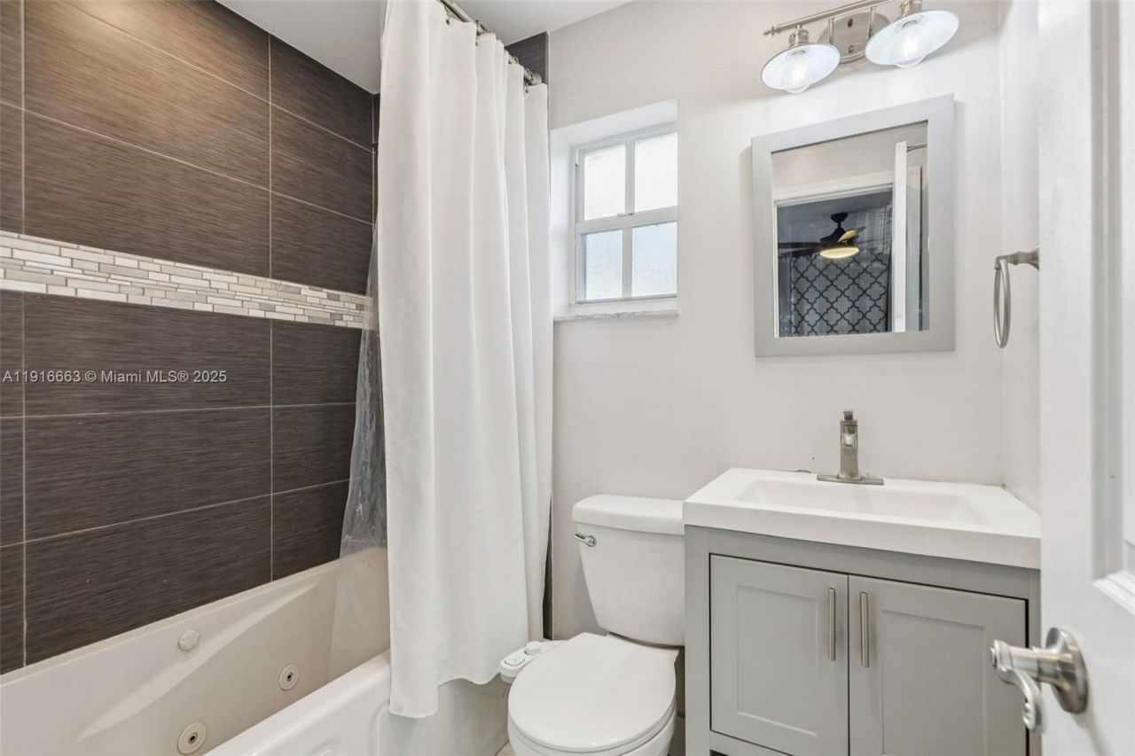 6230 E 2nd Ave, Hialeah, FL 33013 Photo