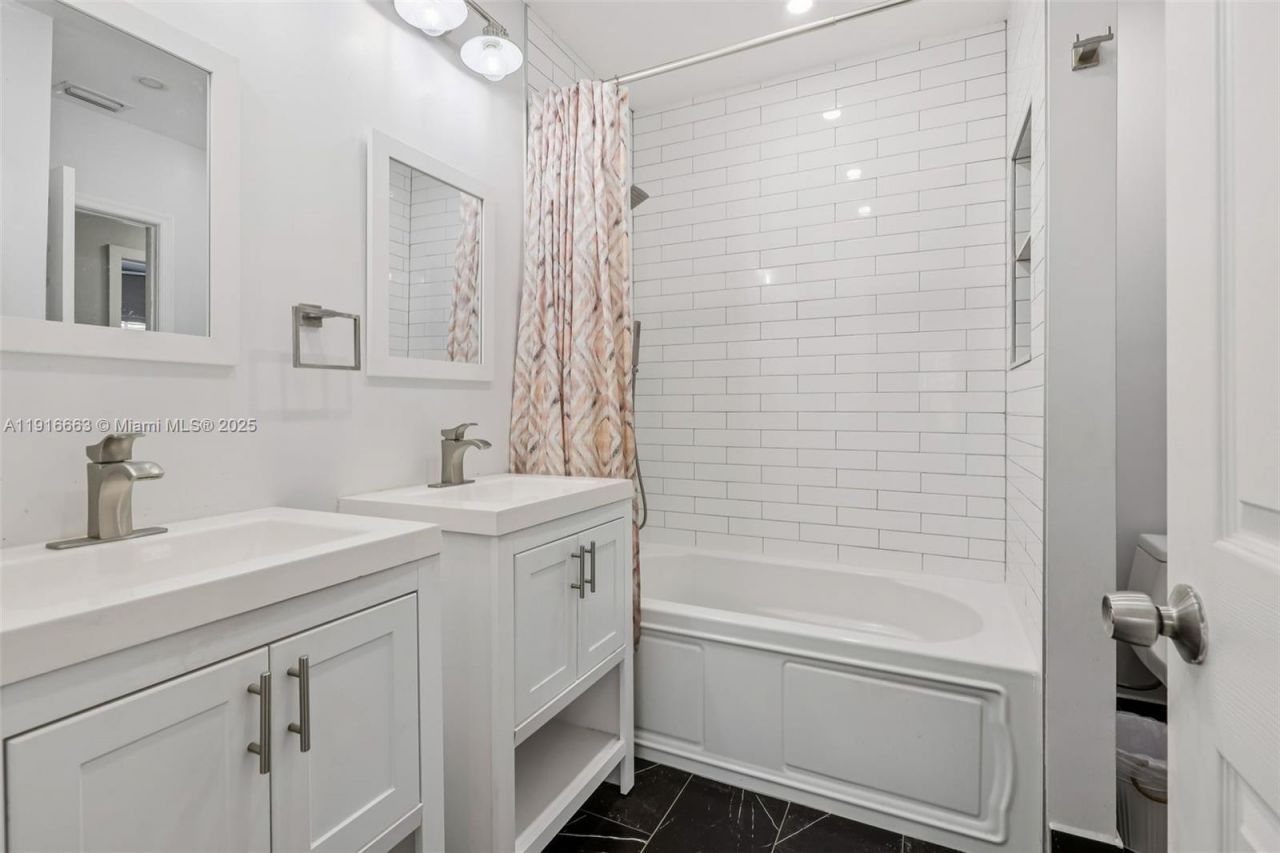 6230 E 2nd Ave, Hialeah, FL 33013 Photo