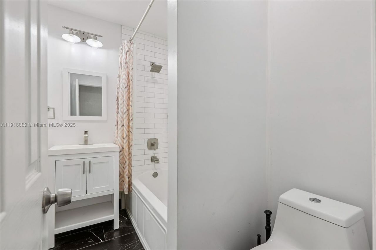 6230 E 2nd Ave, Hialeah, FL 33013 Photo