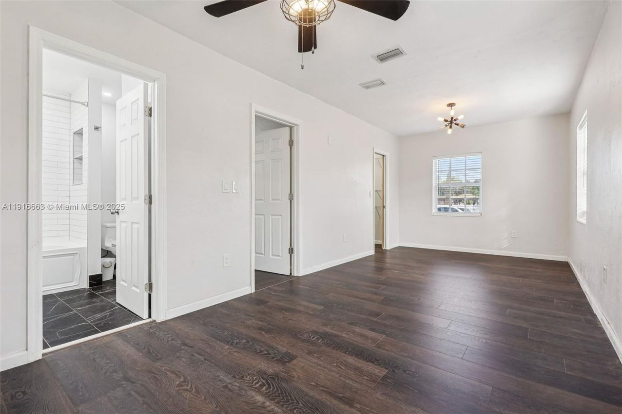 6230 E 2nd Ave, Hialeah, FL 33013 Photo