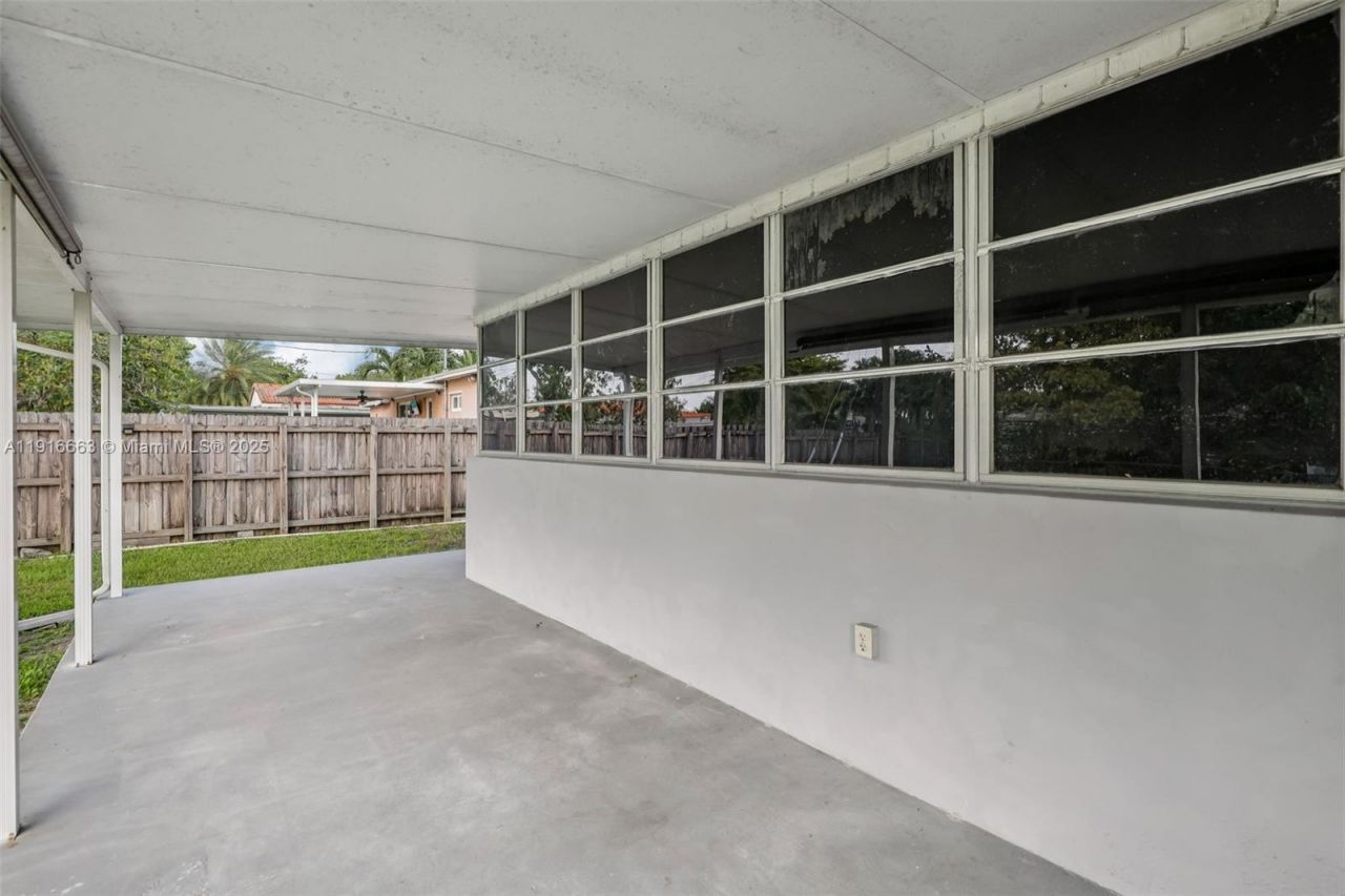 6230 E 2nd Ave, Hialeah, FL 33013 Photo