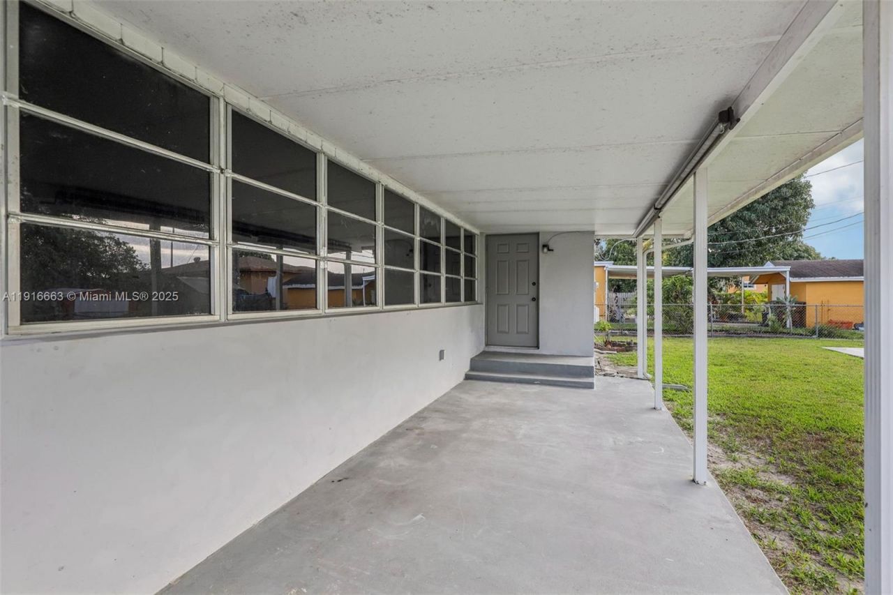 6230 E 2nd Ave, Hialeah, FL 33013 Photo