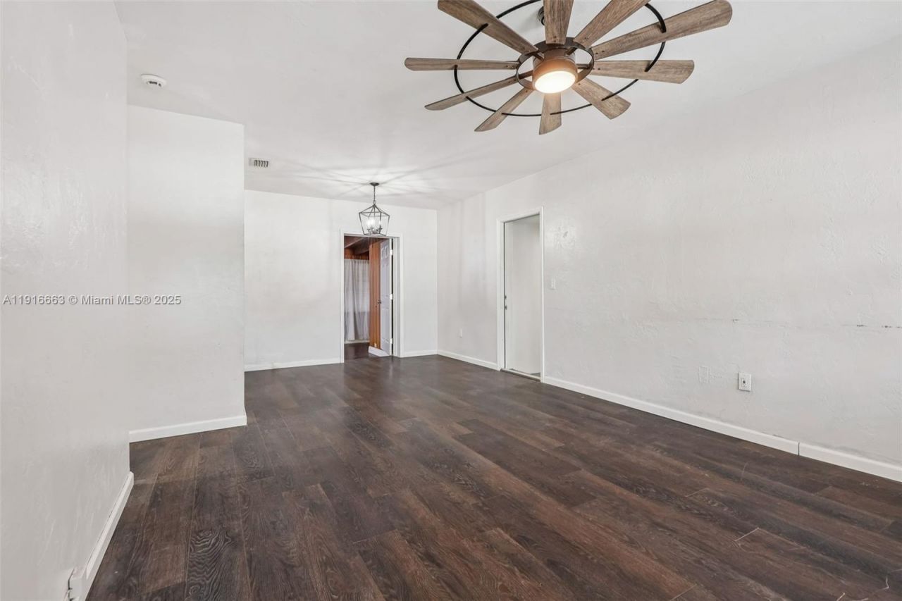 6230 E 2nd Ave, Hialeah, FL 33013 Photo