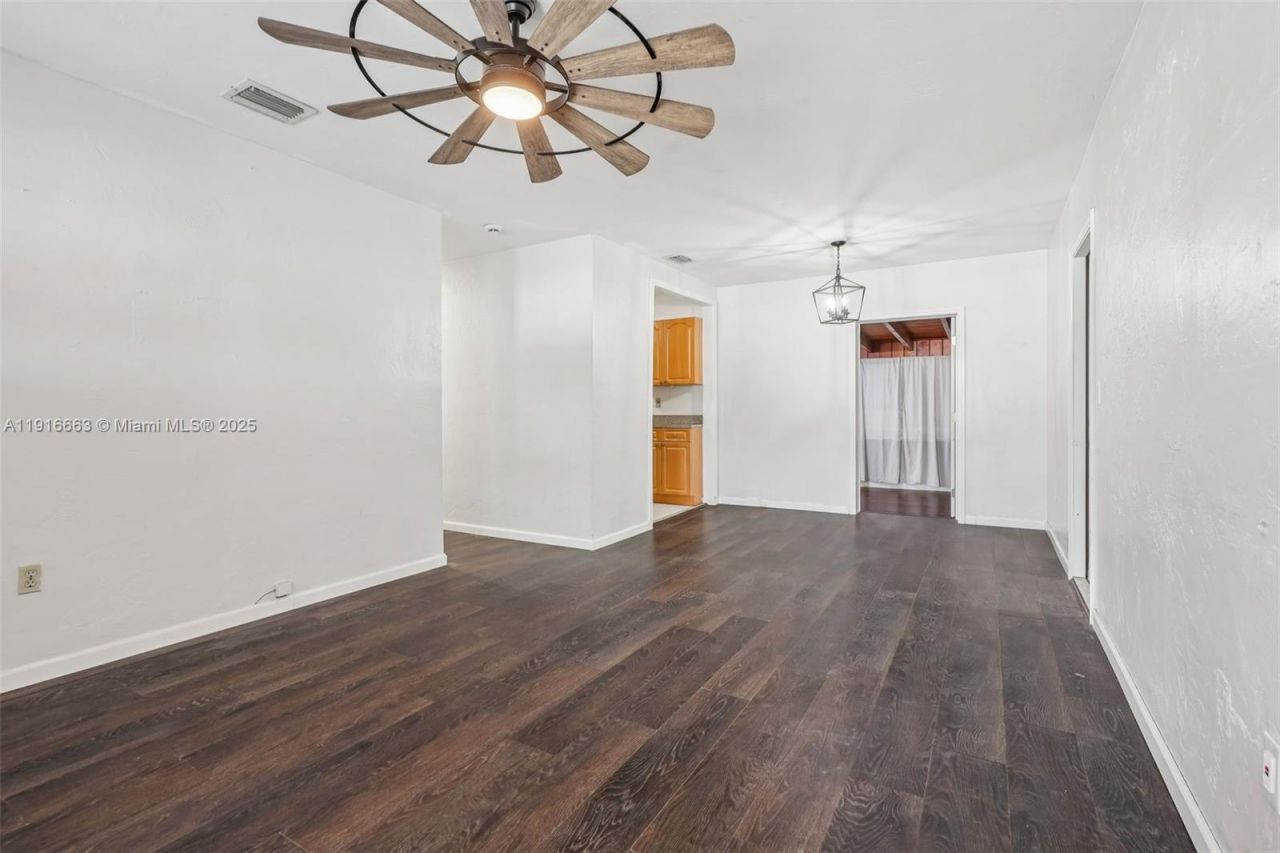 6230 E 2nd Ave, Hialeah, FL 33013 Photo