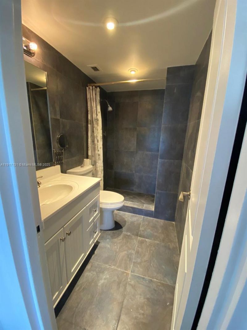 7441 Wayne Ave, Unit 4D, Miami Beach, FL 33141 Photo