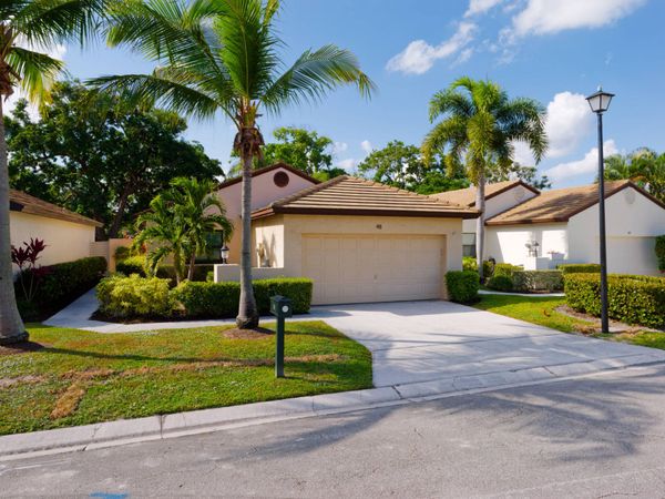48 Ironwood Way N, Palm Beach Gardens, FL 33418