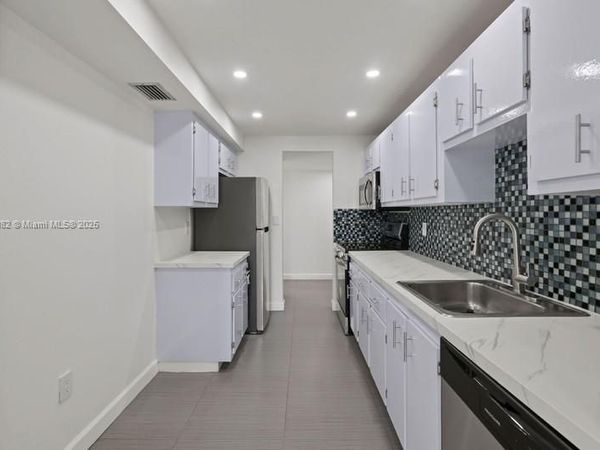 4174 Inverrary Dr, Unit 902, Lauderhill, FL 33319