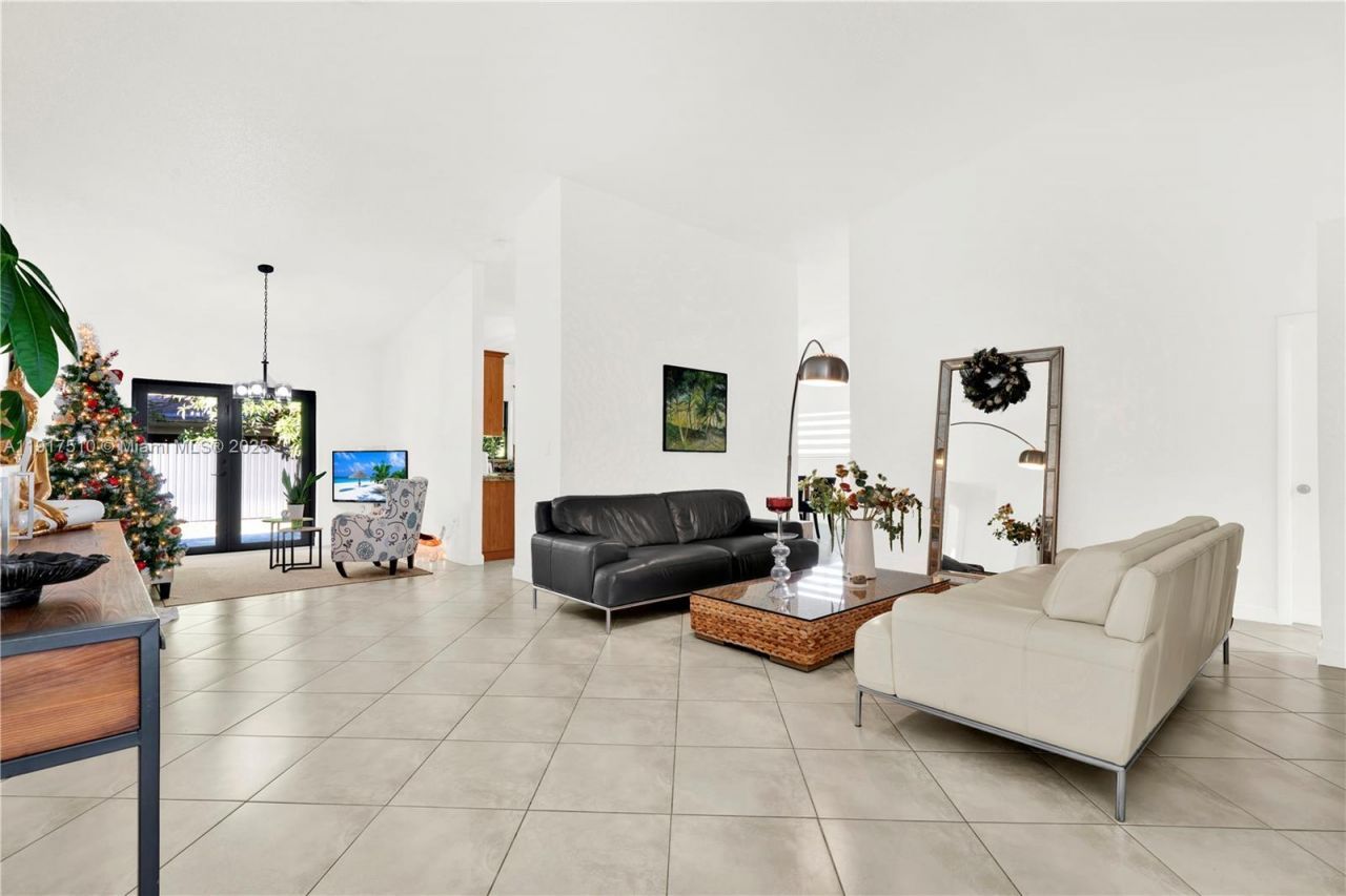 12221 SW 93rd St, Miami, FL 33186 Photo