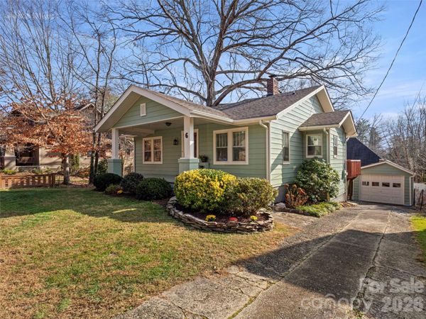 6 Buckingham Court, Asheville, NC 28803
