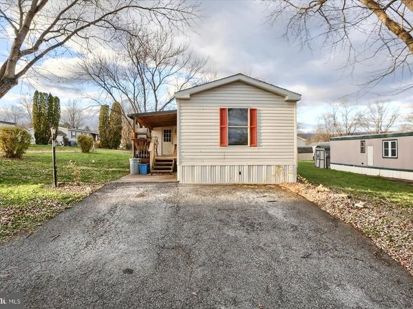 21 WALNUT LANE, CARLISLE, PA 17015