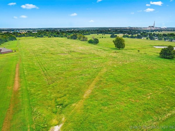 7 E 420 Road , Oologah, OK 74053