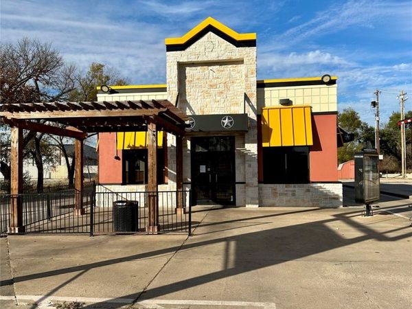 1906 W Broadway , Sulphur, OK 73086