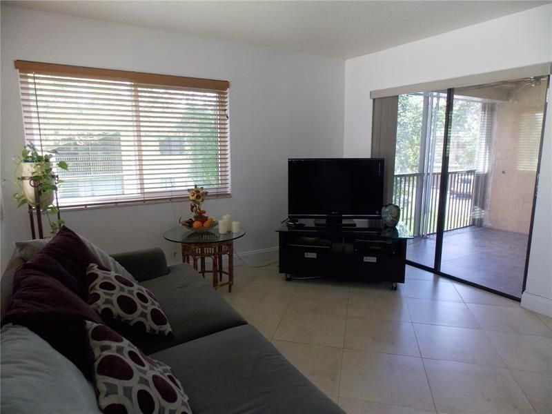 159 Lakeview Drive, Unit 203, Weston, FL 33326 Photo