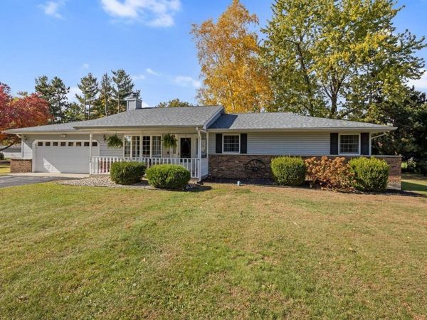 602 Forsythia St SE Common, DeMotte, IN 46310