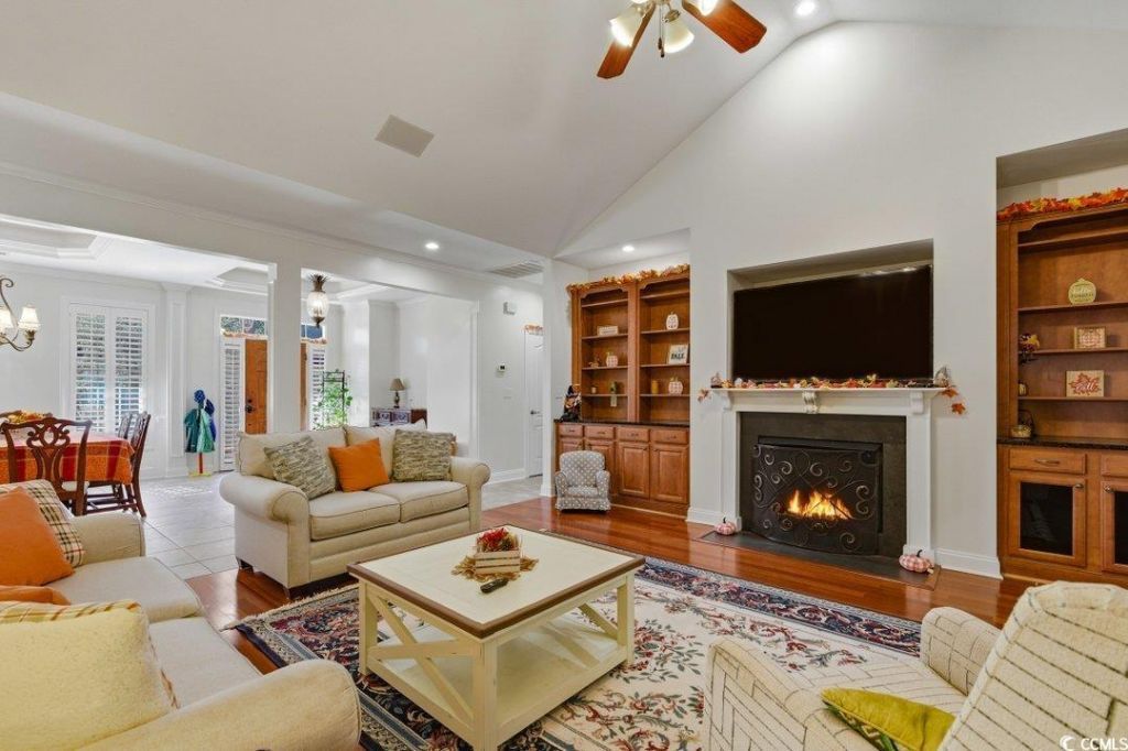 308 West End Ct. Photo 6