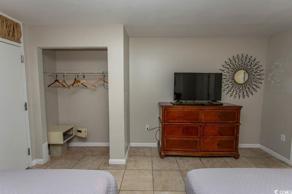 201 75th Ave N Photo 16