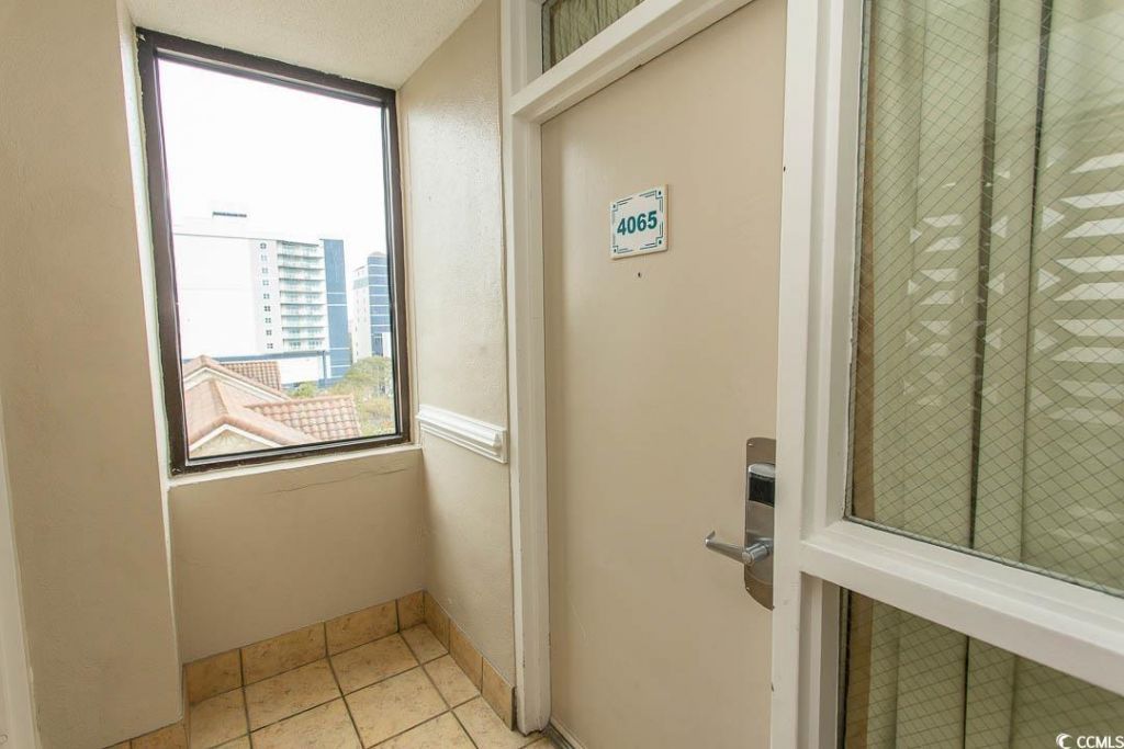 201 75th Ave N Photo 2