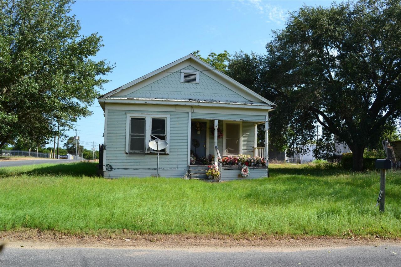 1053 Eilers St, Schulenburg, TX 78956 Main Photo
