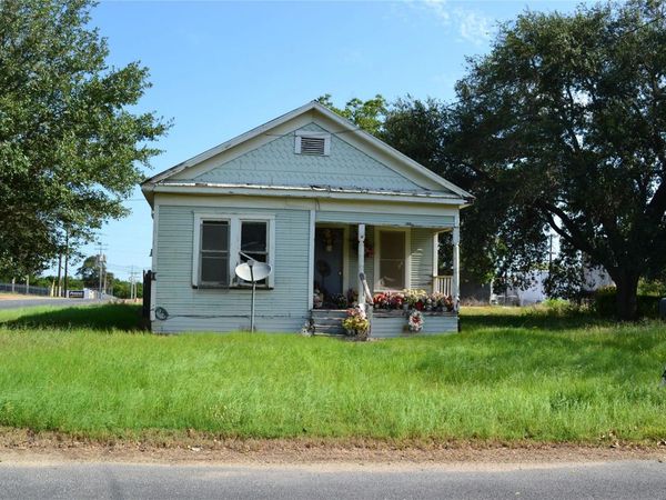 1053 Eilers ST, Schulenburg, TX 78956