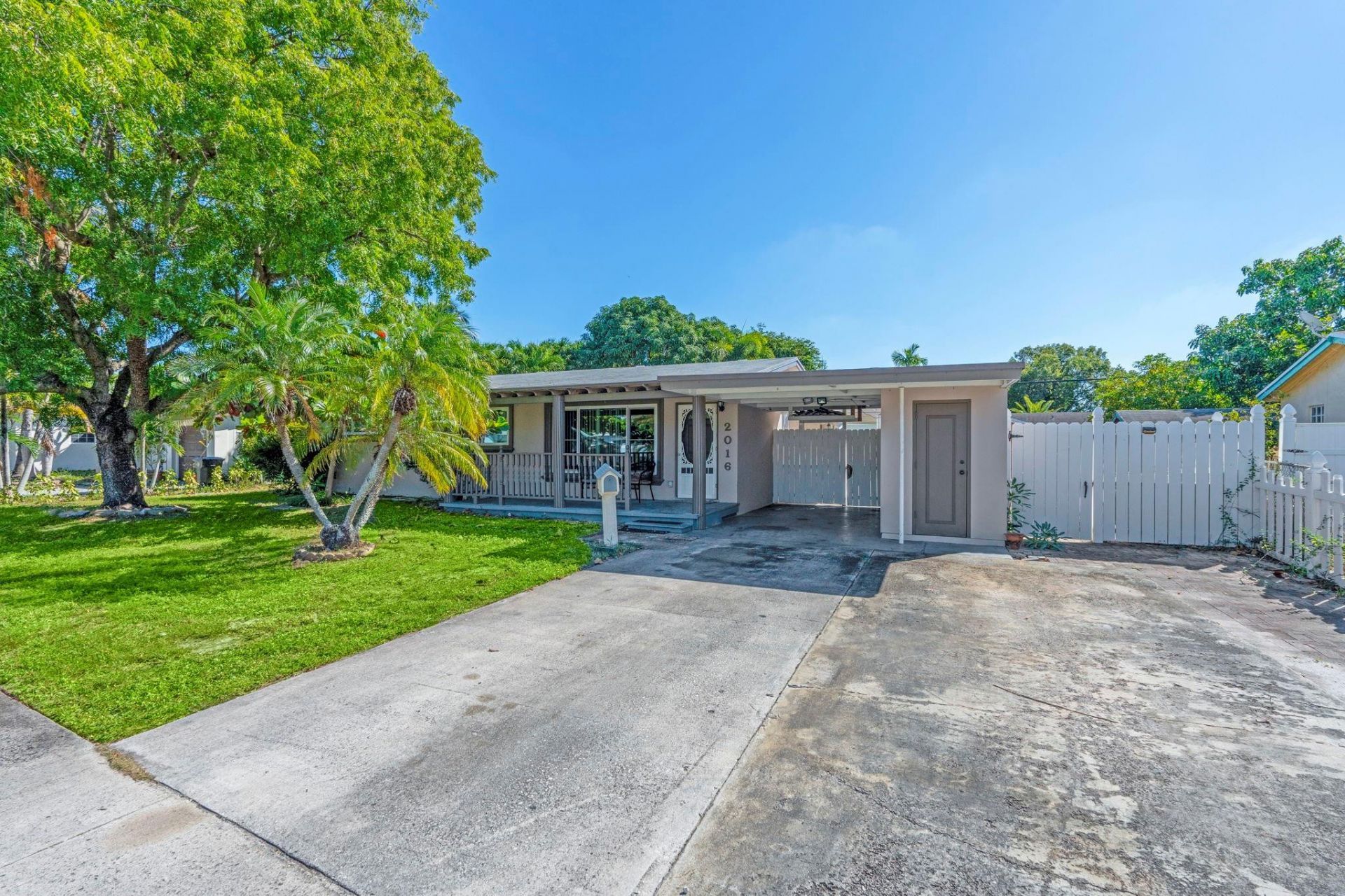 2016 SW 37th Avenue, Fort Lauderdale, FL 33312 Photo