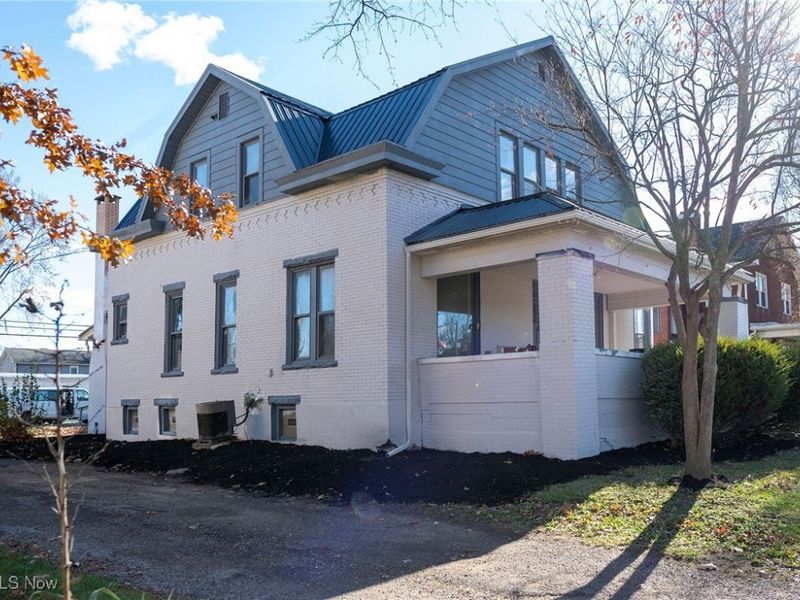 911 N Water Street, Uhrichsville, OH 44683 Photo 2