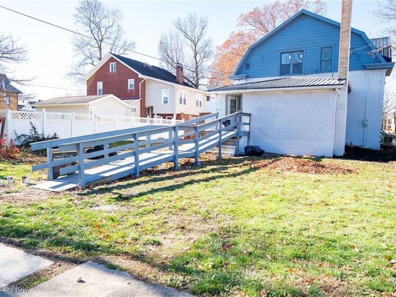 911 N Water Street, Uhrichsville, OH 44683 Photo 5