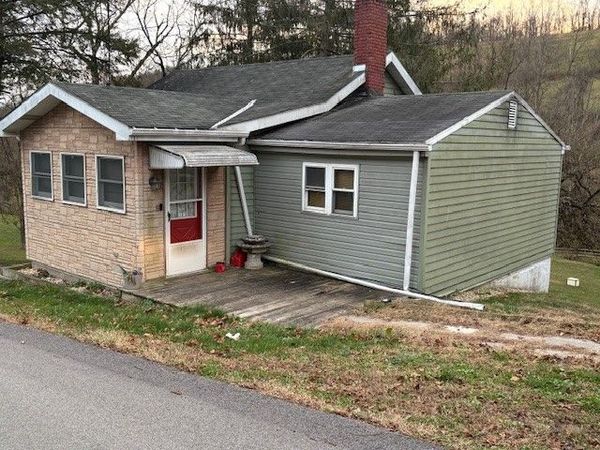 101 Fishpot Rd, Fredericktown, PA 15333