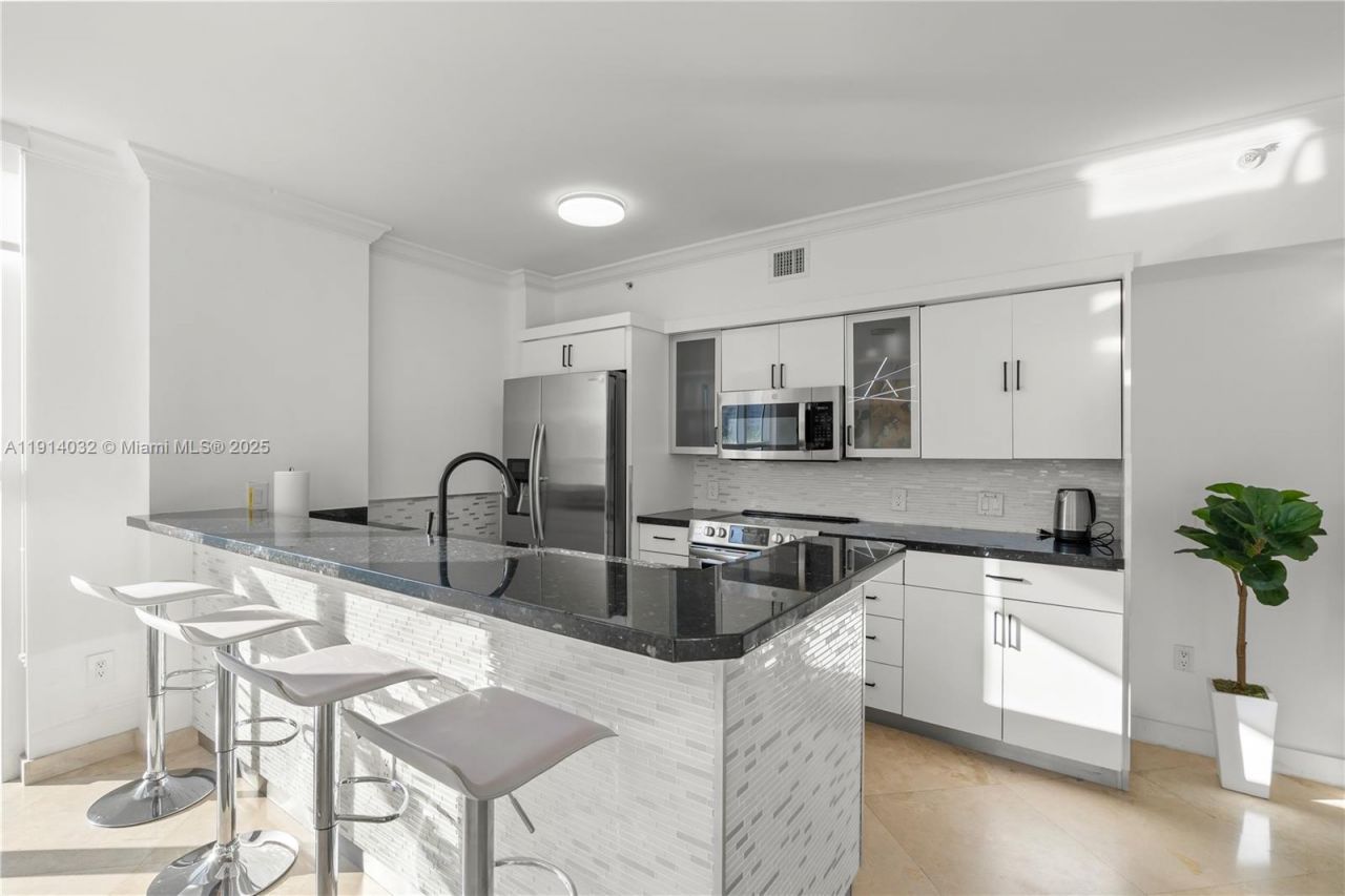 17555 Atlantic Blvd, Unit 602, Sunny Isles Beach, FL 33160 Photo