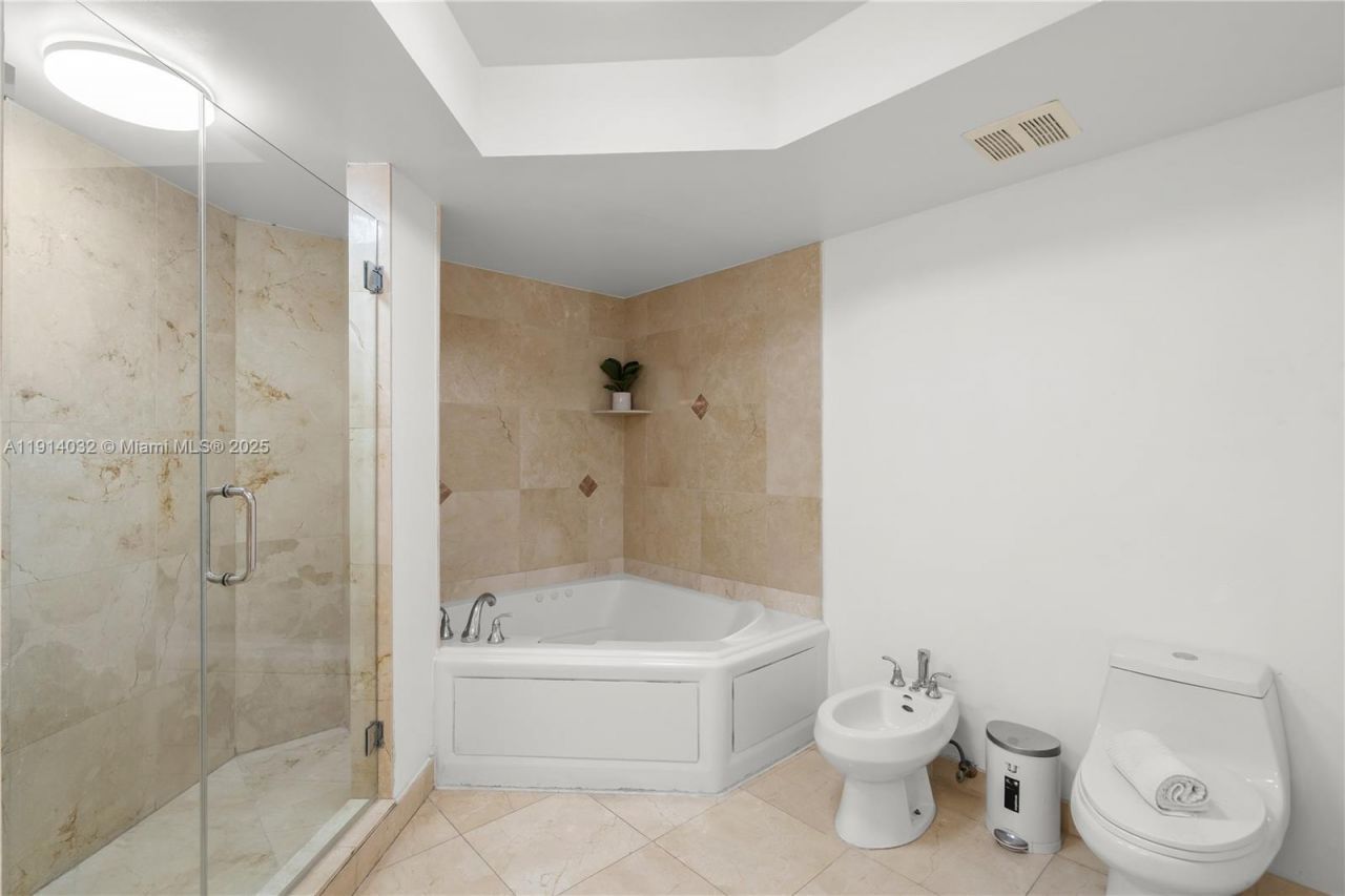 17555 Atlantic Blvd, Unit 602, Sunny Isles Beach, FL 33160 Photo