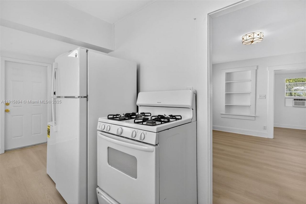 123 N Ocean Breeze, Unit B, Lake Worth, FL 33460 Photo