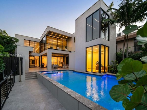 725 NE 77th St, Miami, FL 33138