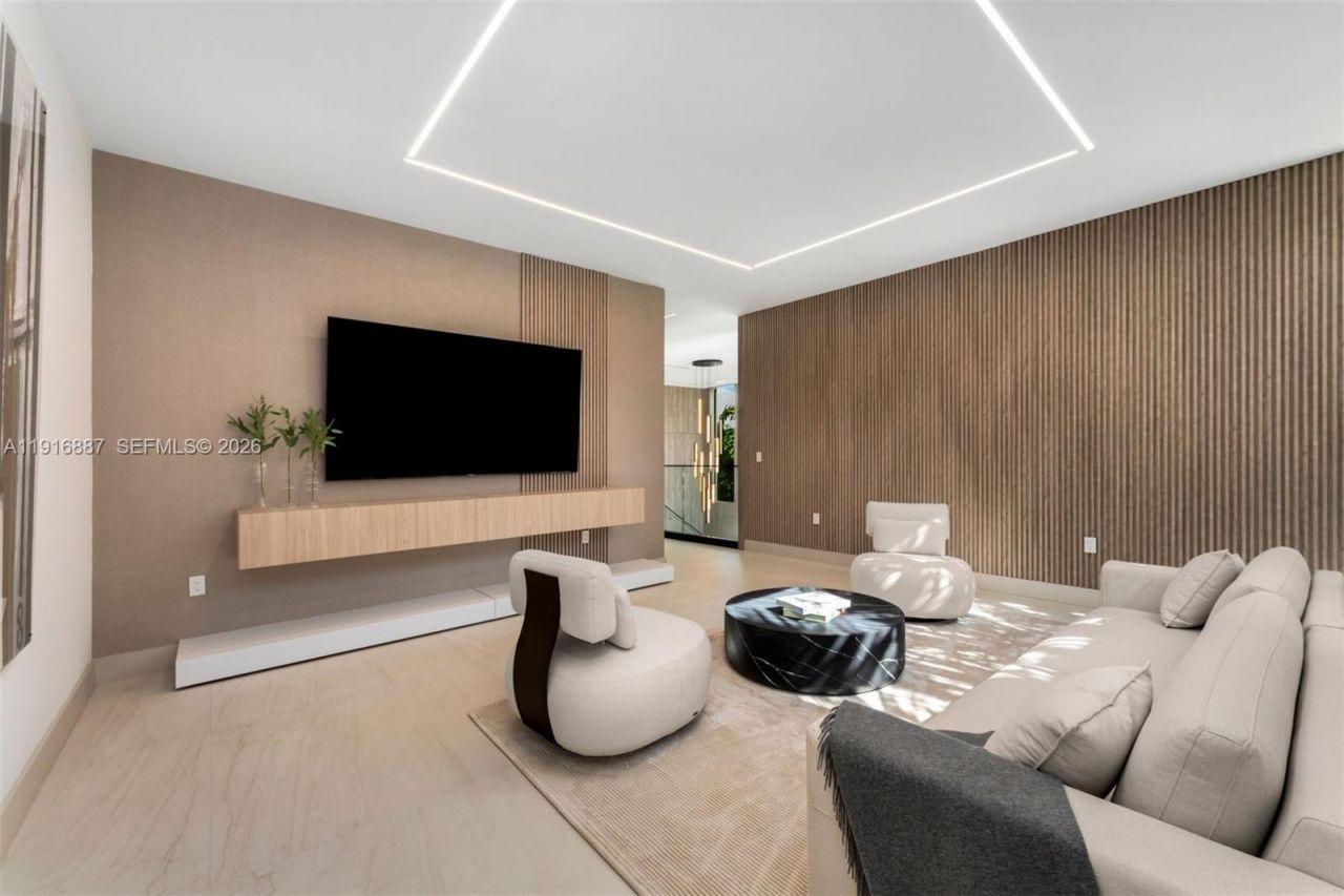 725 NE 77th St, Miami, FL 33138 Photo