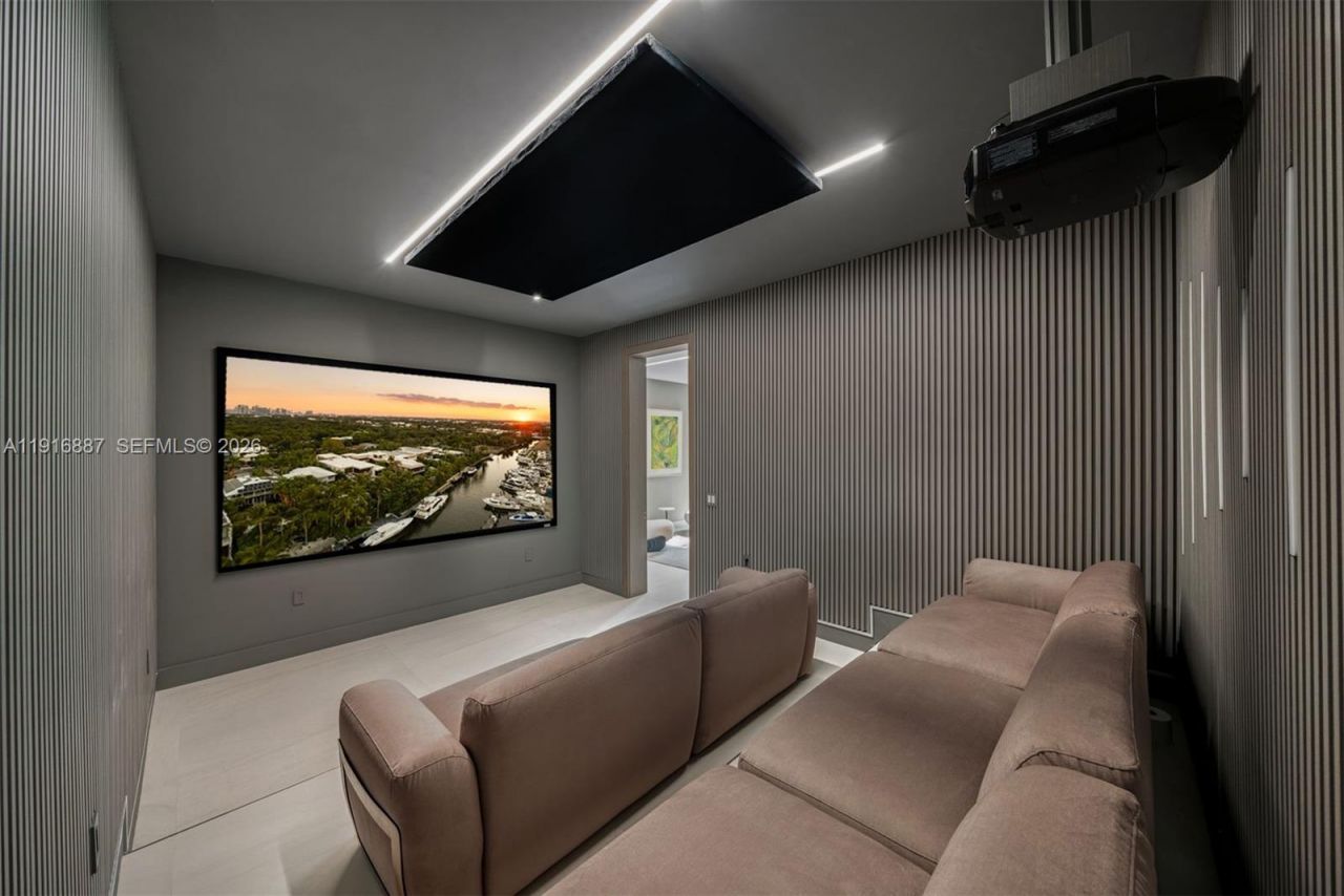 725 NE 77th St, Miami, FL 33138 Photo