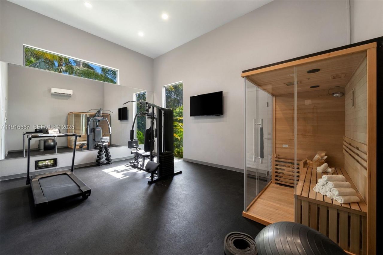 725 NE 77th St, Miami, FL 33138 Photo