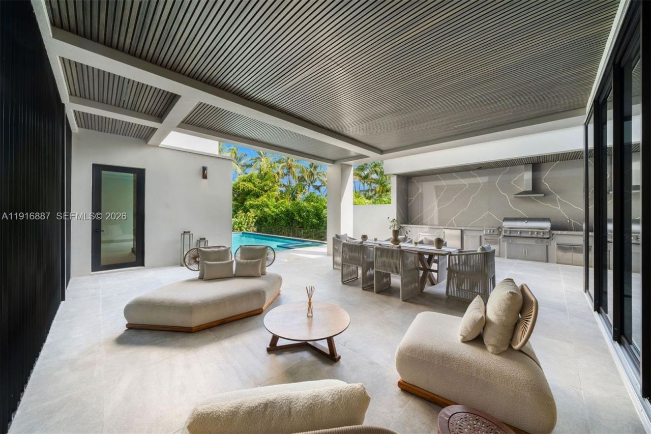 725 NE 77th St, Miami, FL 33138 Photo