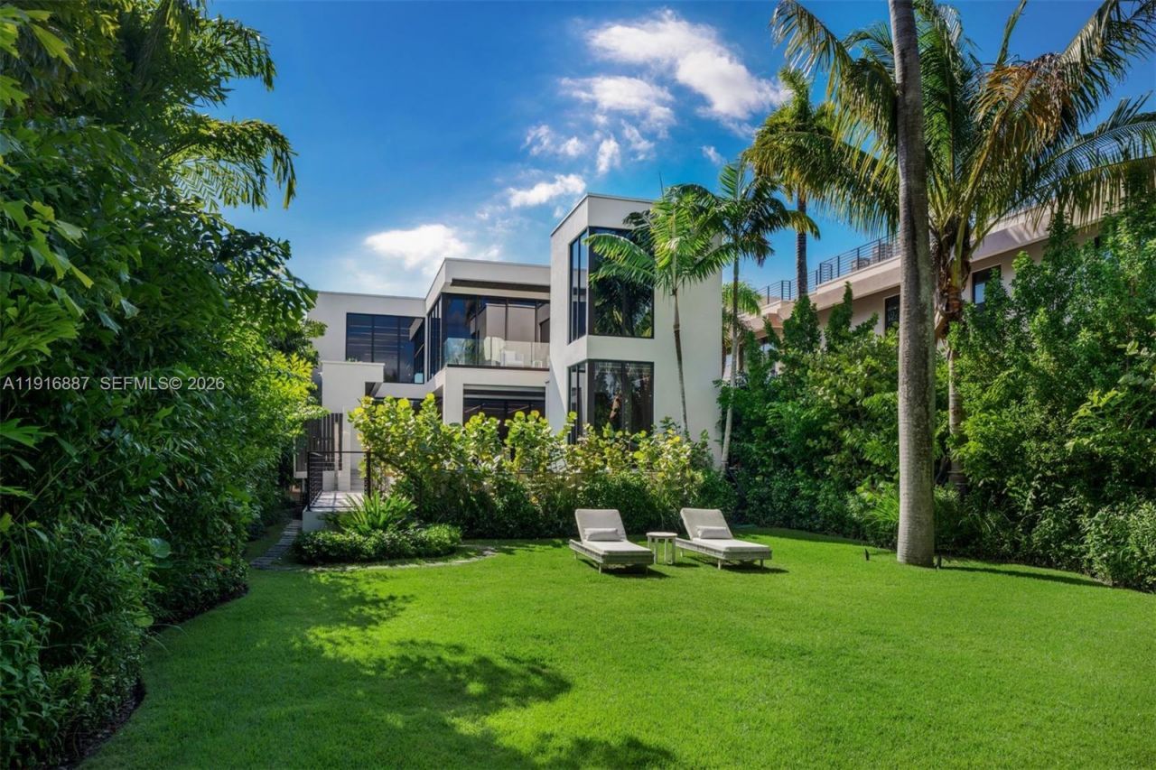 725 NE 77th St, Miami, FL 33138 Photo