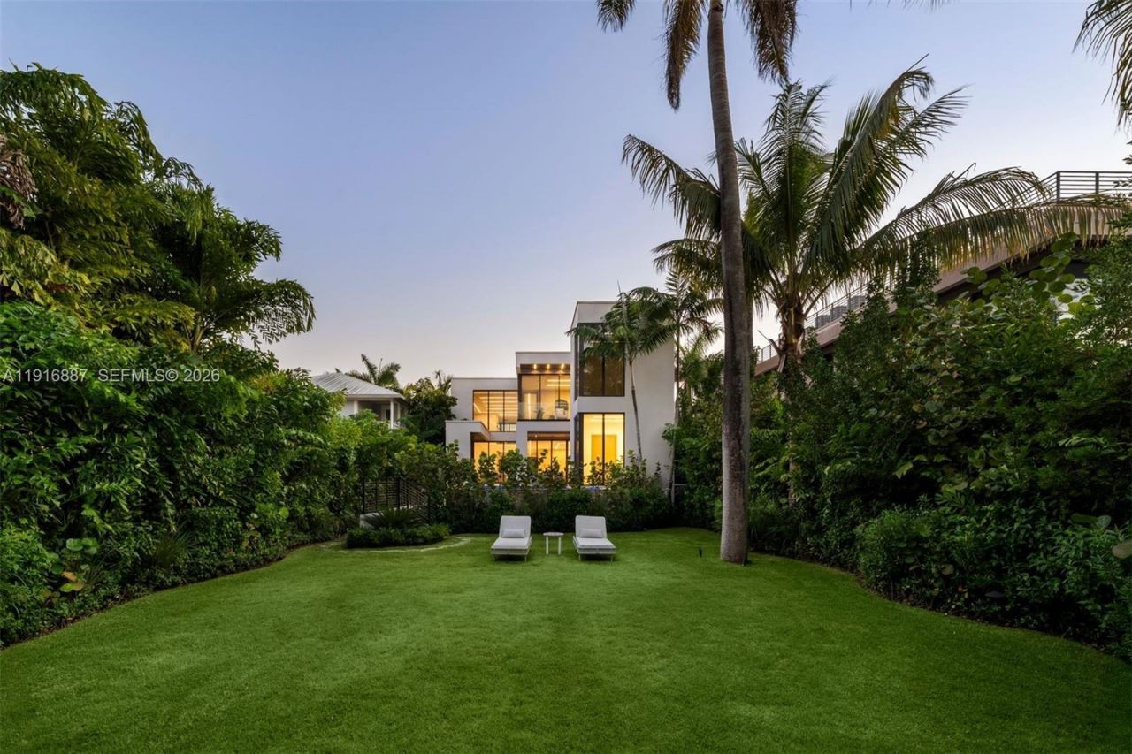 725 NE 77th St, Miami, FL 33138 Photo