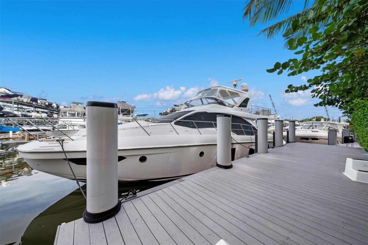 725 NE 77th St, Miami, FL 33138 Photo