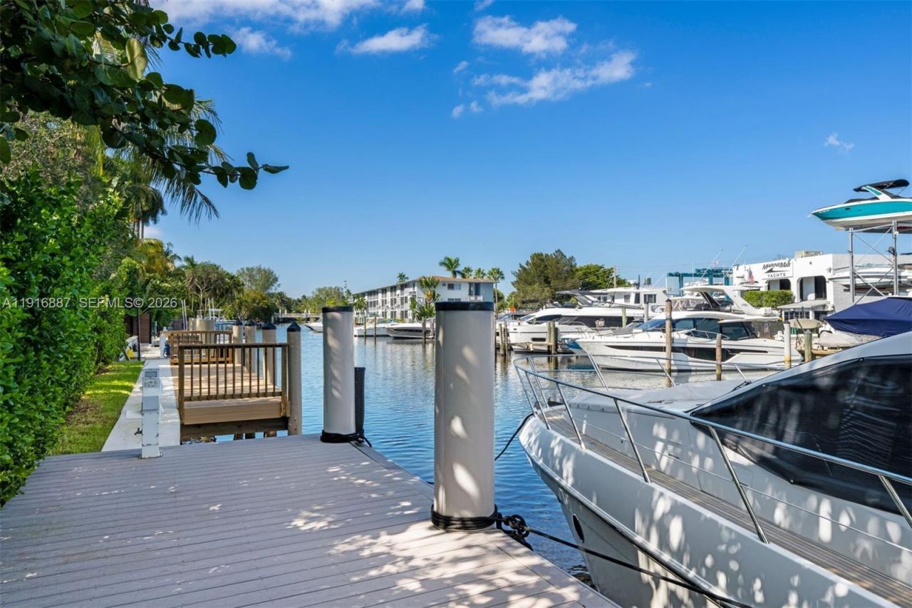 725 NE 77th St, Miami, FL 33138 Photo