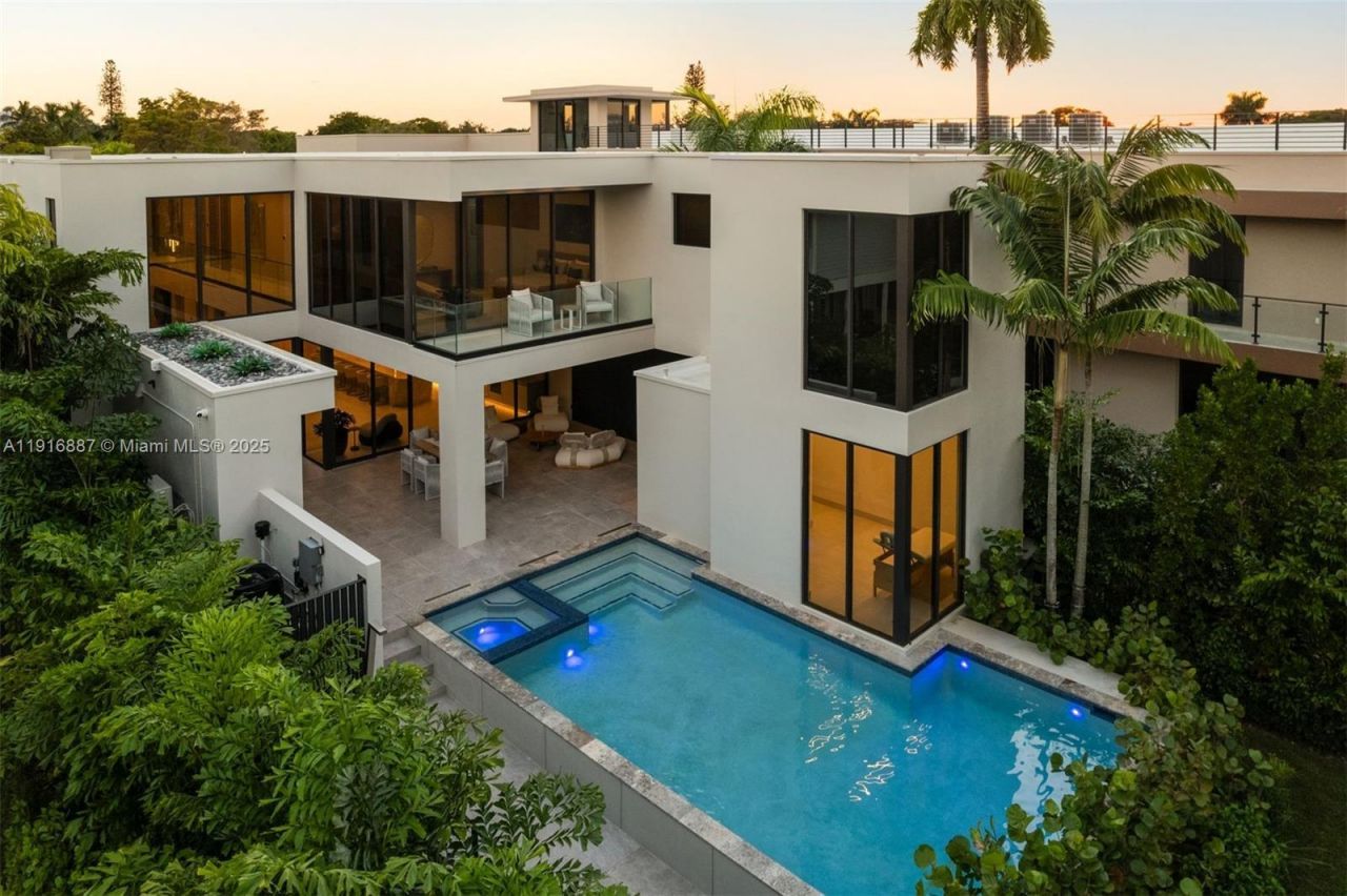 725 NE 77th St, Miami, FL 33138 Photo