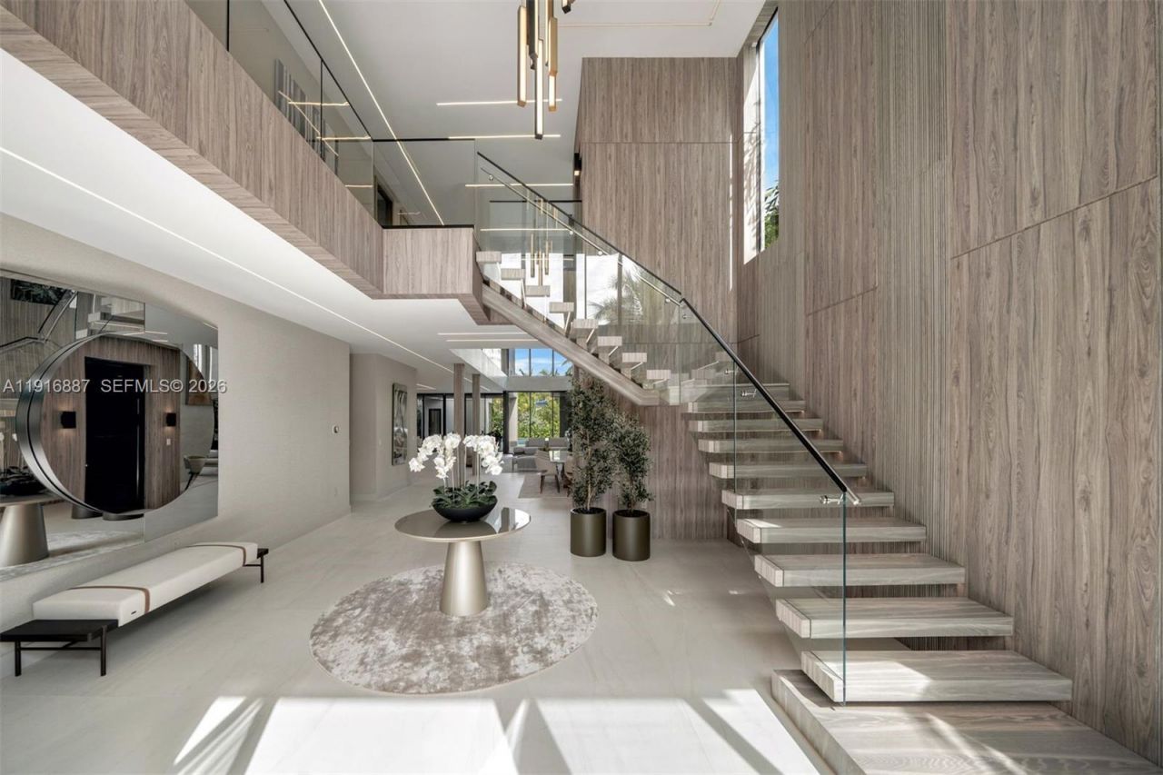 725 NE 77th St, Miami, FL 33138 Photo