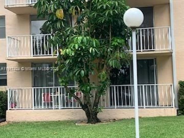 470 Executive Center Dr, Unit 1I, West Palm Beach, FL 33401