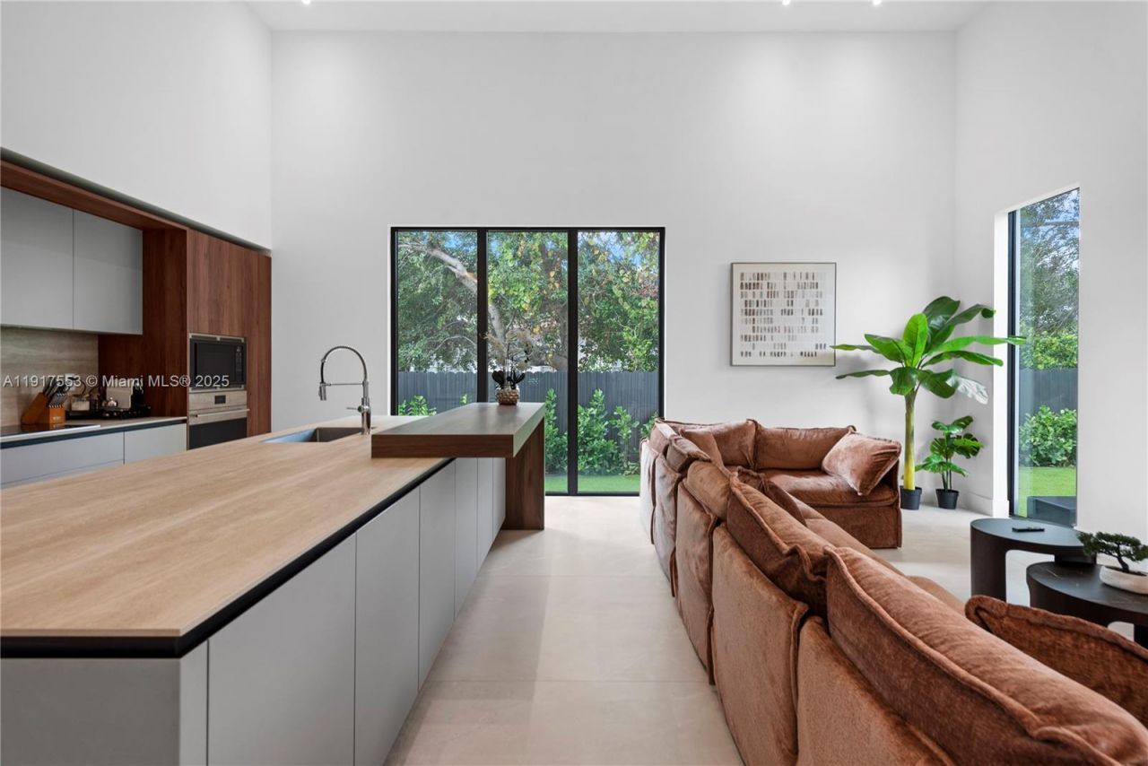 1881 NE 196th Ter, Miami, FL 33179 Photo