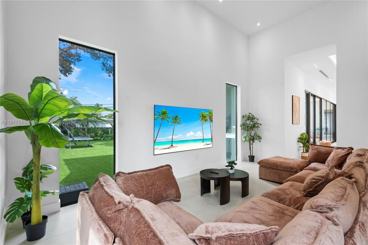 1881 NE 196th Ter, Miami, FL 33179 Photo