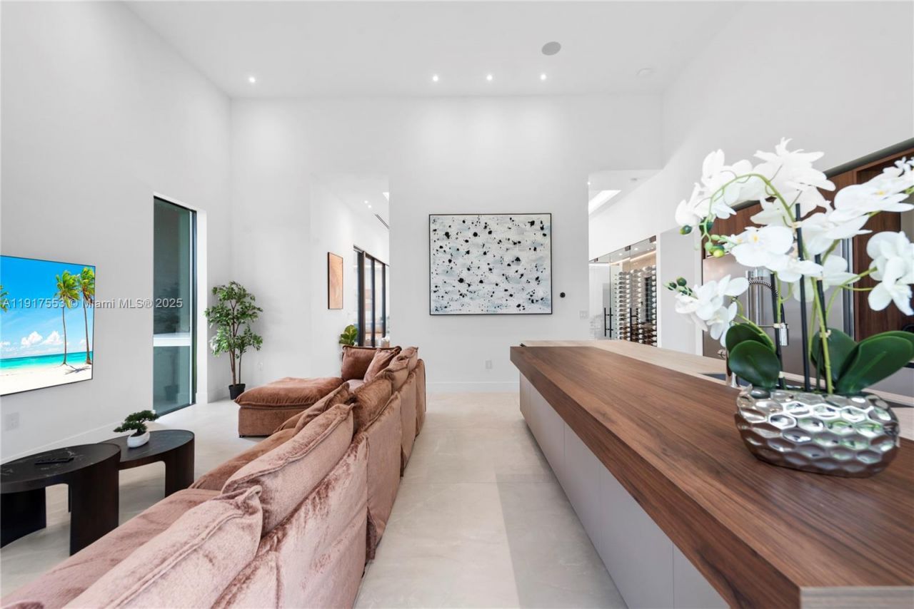 1881 NE 196th Ter, Miami, FL 33179 Photo