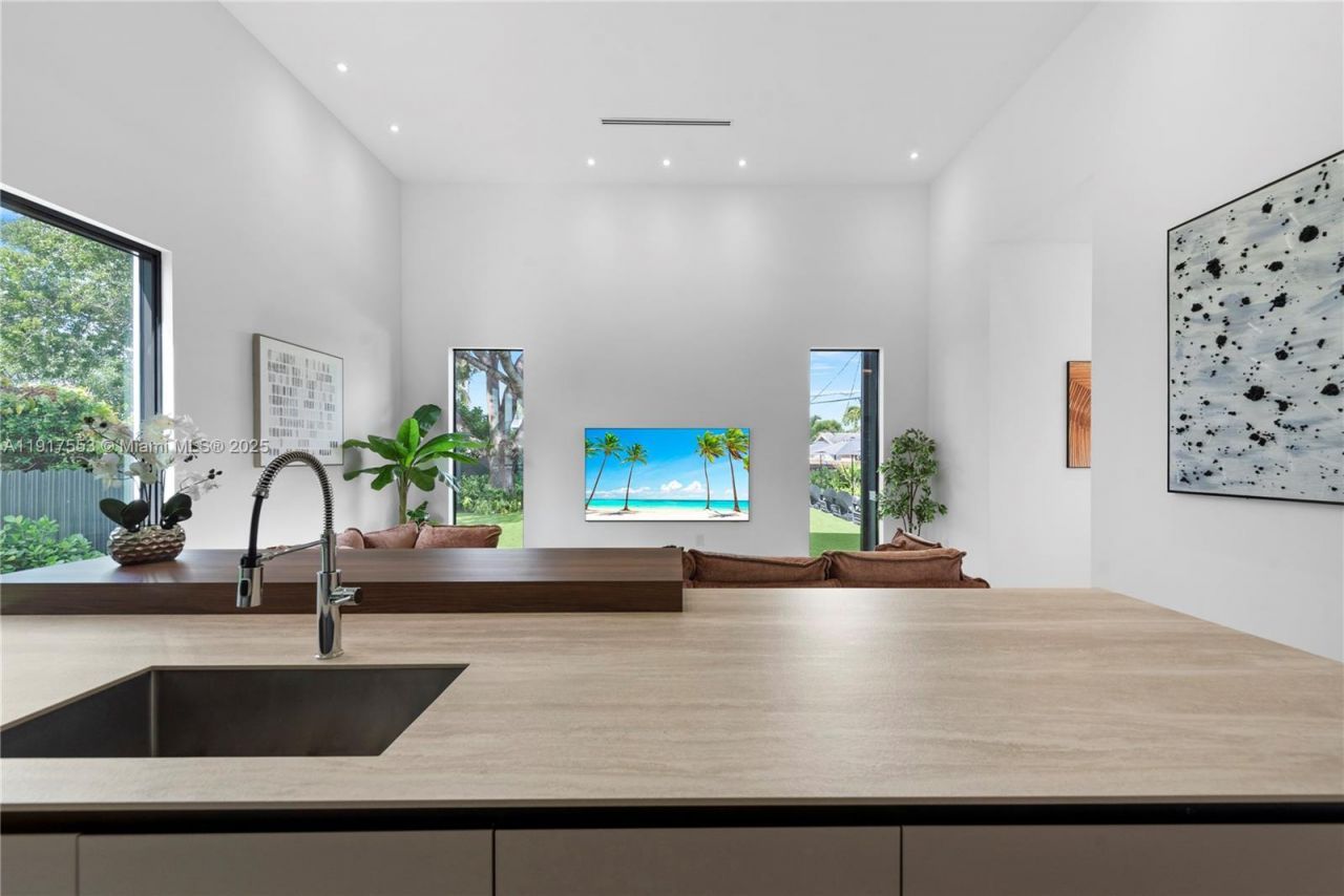 1881 NE 196th Ter, Miami, FL 33179 Photo