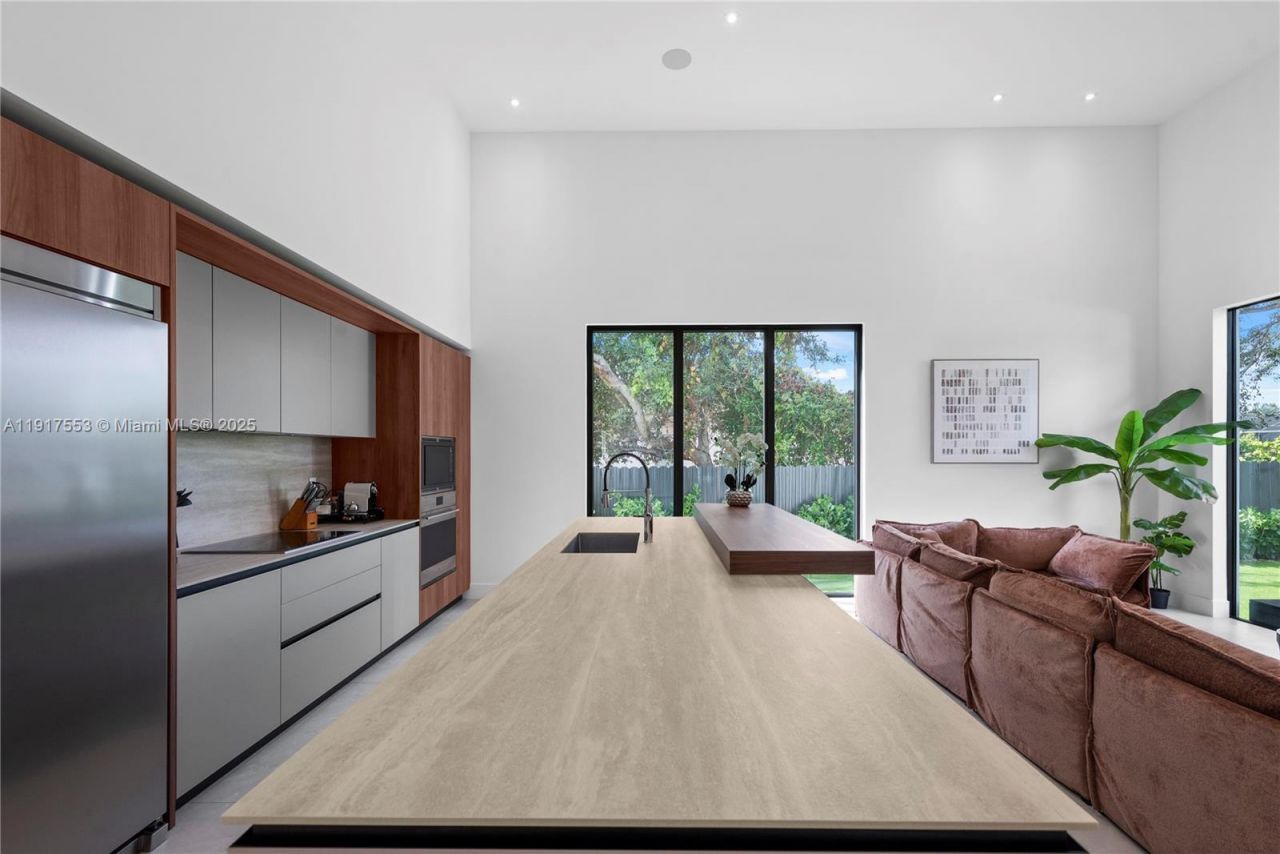 1881 NE 196th Ter, Miami, FL 33179 Photo