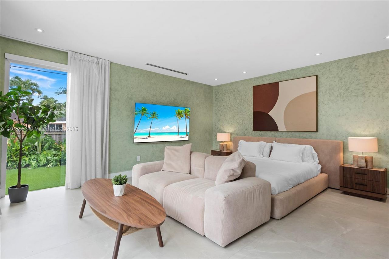 1881 NE 196th Ter, Miami, FL 33179 Photo